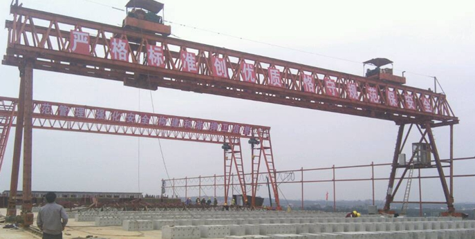 架橋建路用的T型梁造價(jià)要多少？提梁機該怎么選擇？?jì)r(jià)格是多少呢？